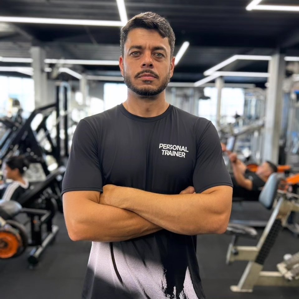 Edgard Junior, personal trainer da Blue Zone, em ambiente de treino